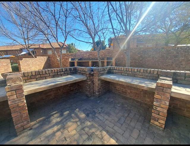 2 BEDROOM PROPERTY TO RENT IN ROOIHUISKRAAL NORTH